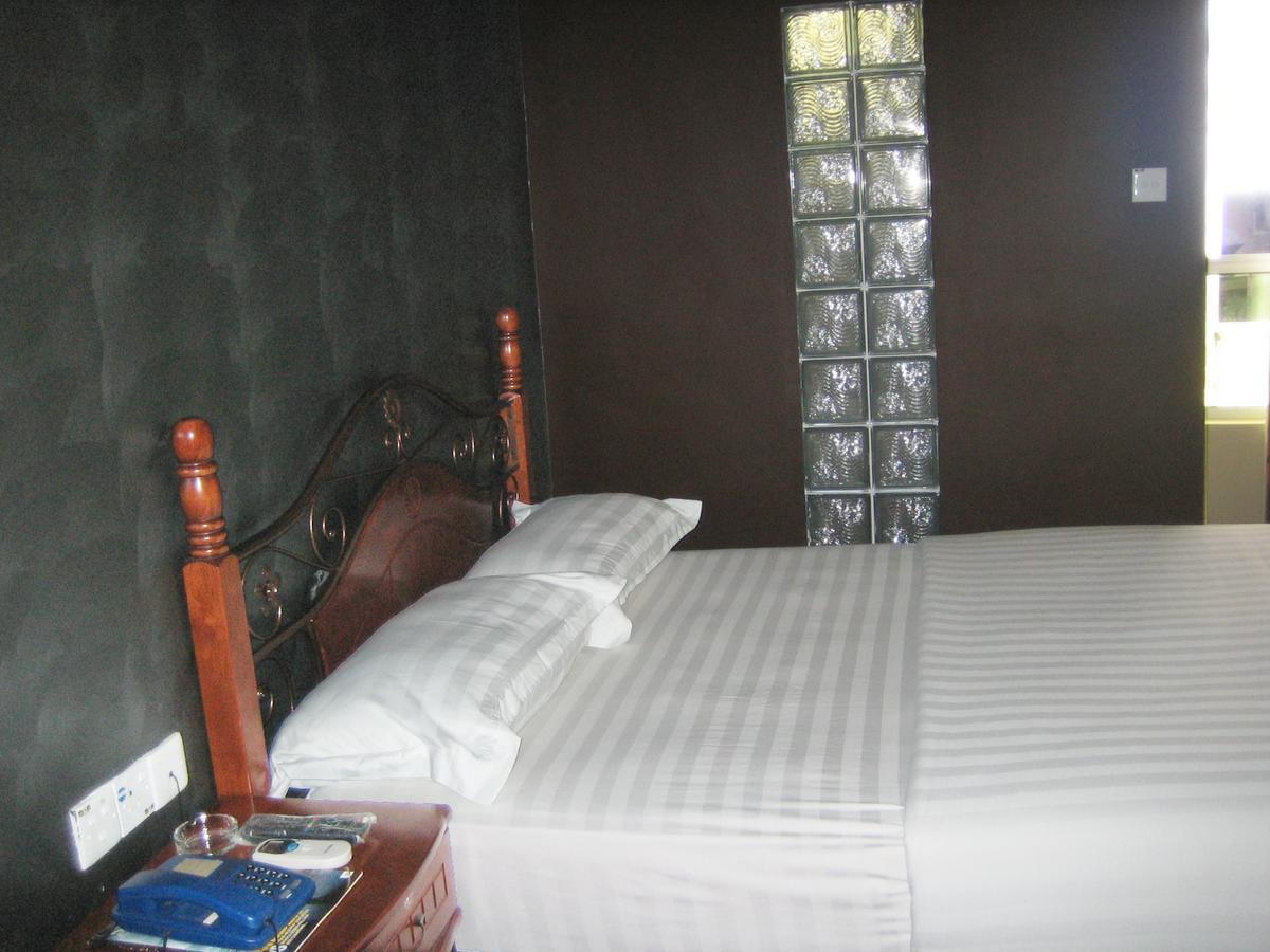 Oriental Inn Кучинг Екстериор снимка