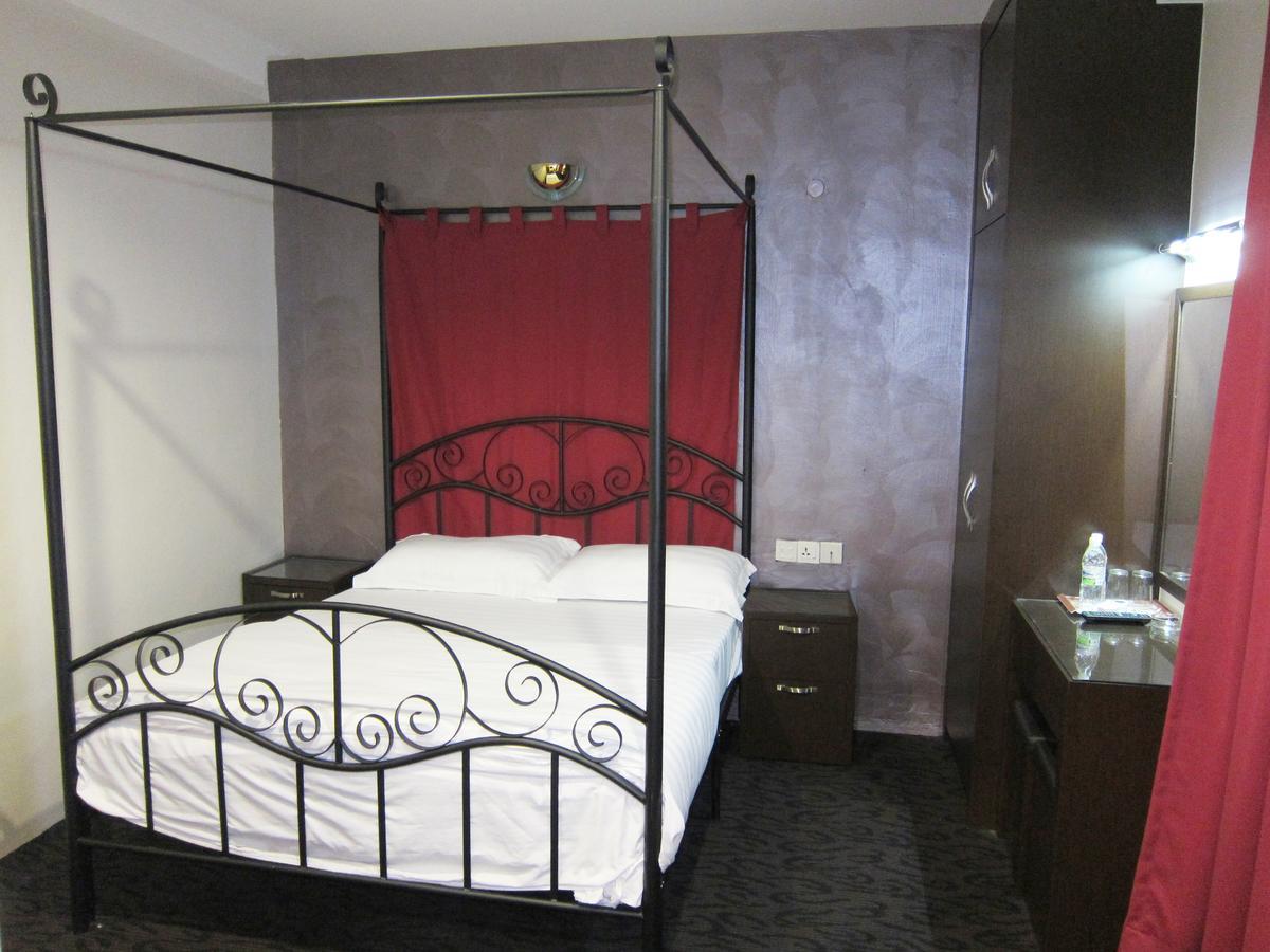 Oriental Inn Кучинг Екстериор снимка