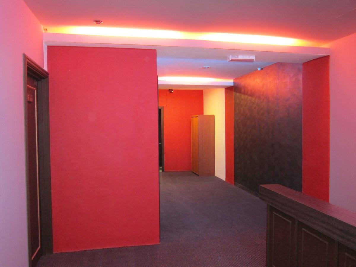 Oriental Inn Кучинг Екстериор снимка