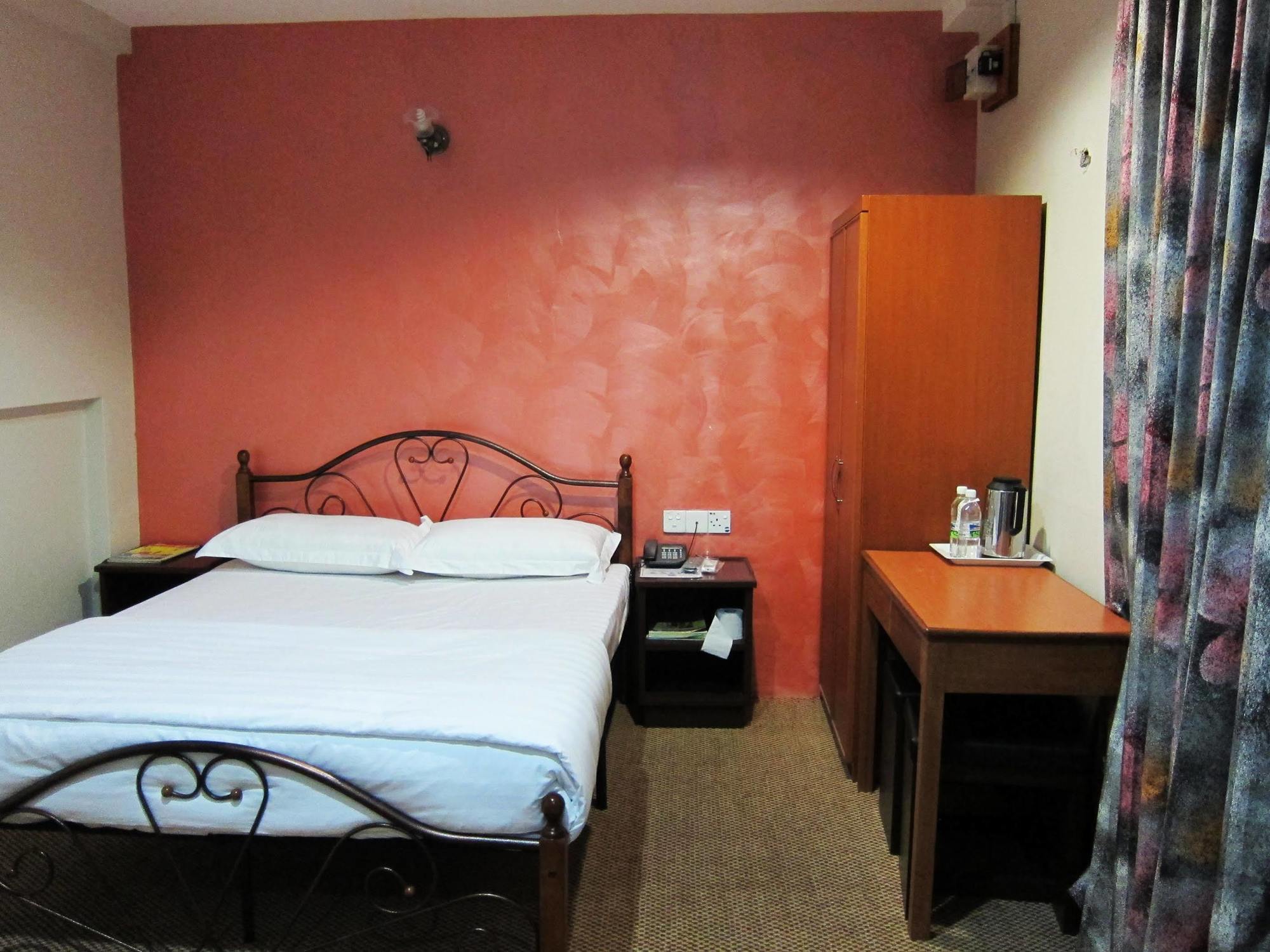 Oriental Inn Кучинг Екстериор снимка
