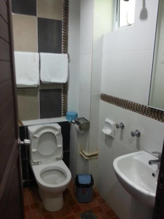 Oriental Inn Кучинг Екстериор снимка